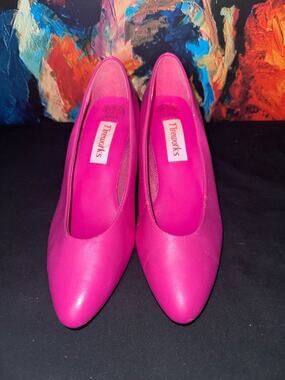 No.18 Fireworks Women's Hot Pink Pointed Toe Kitten Heel Pumps Size 8